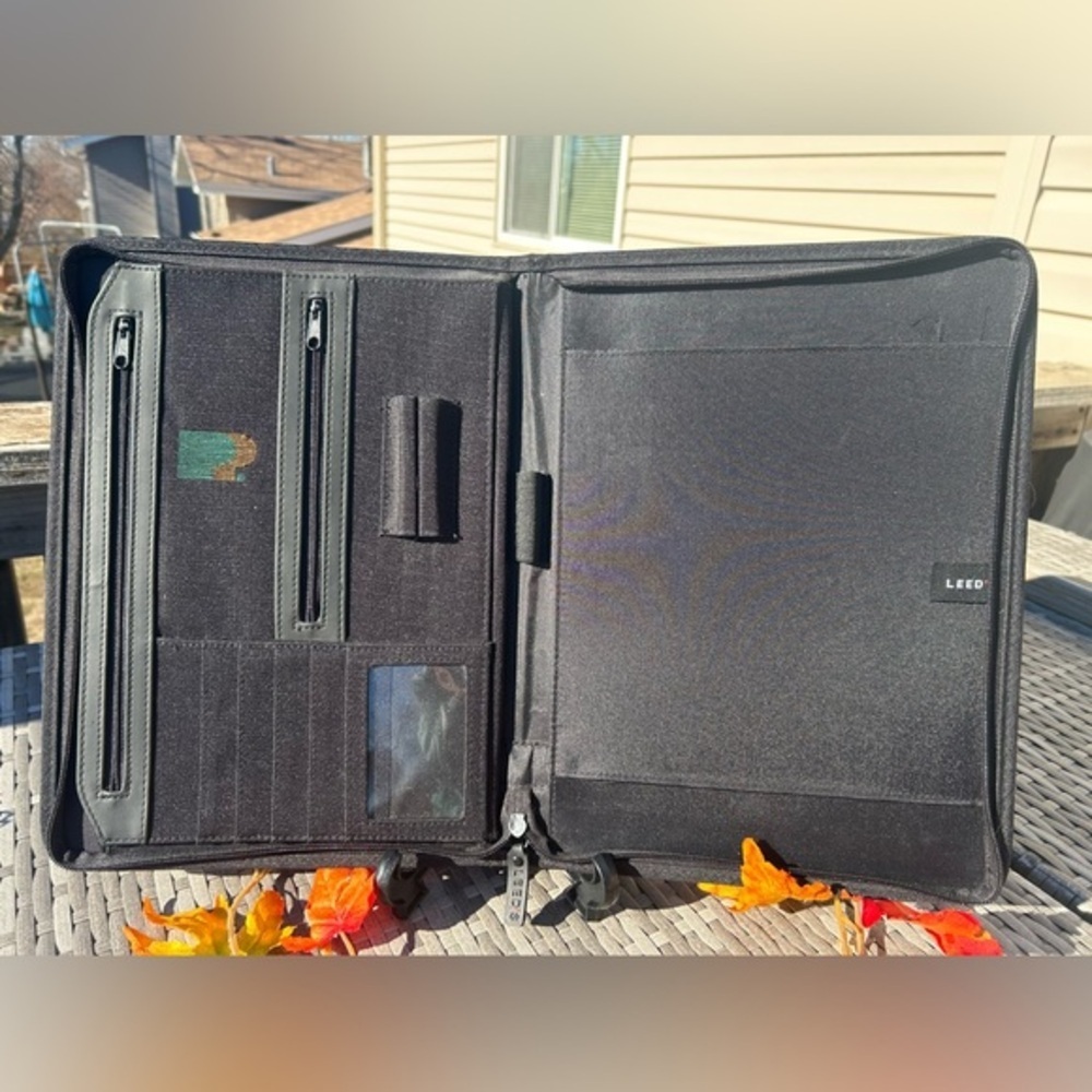Zip-able Portfolio Professional Business Case Black NWOT!​​